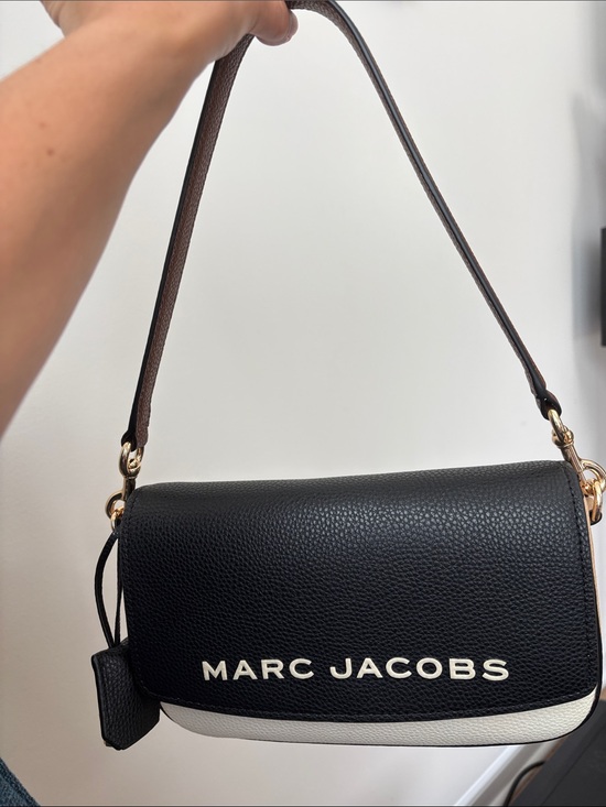 Marc Jacobs Handbags - Marc Jacobs Black and White Pebble Leather Shoulder Bag